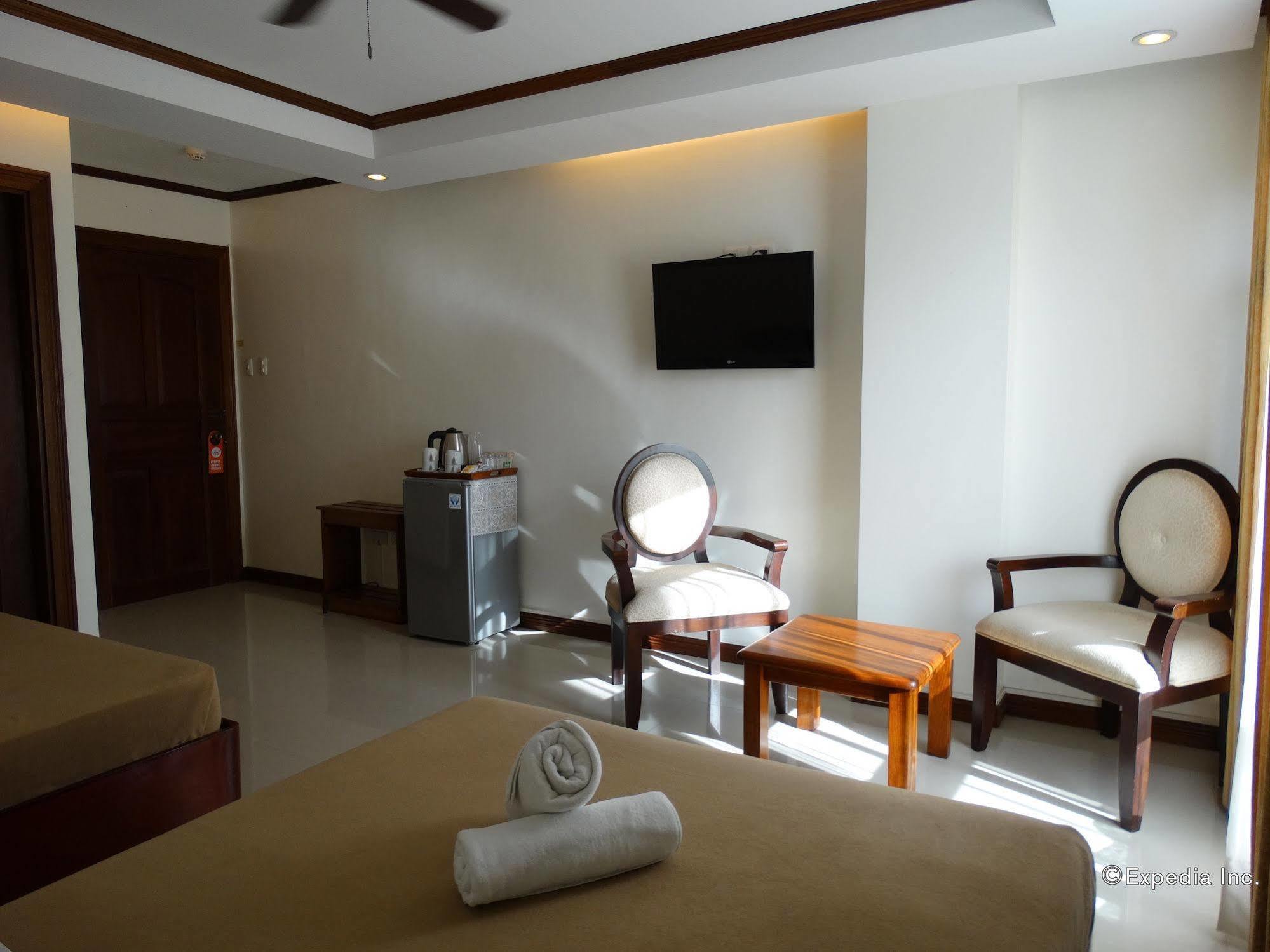 Ipil Suites Puerto Princesa Exterior foto