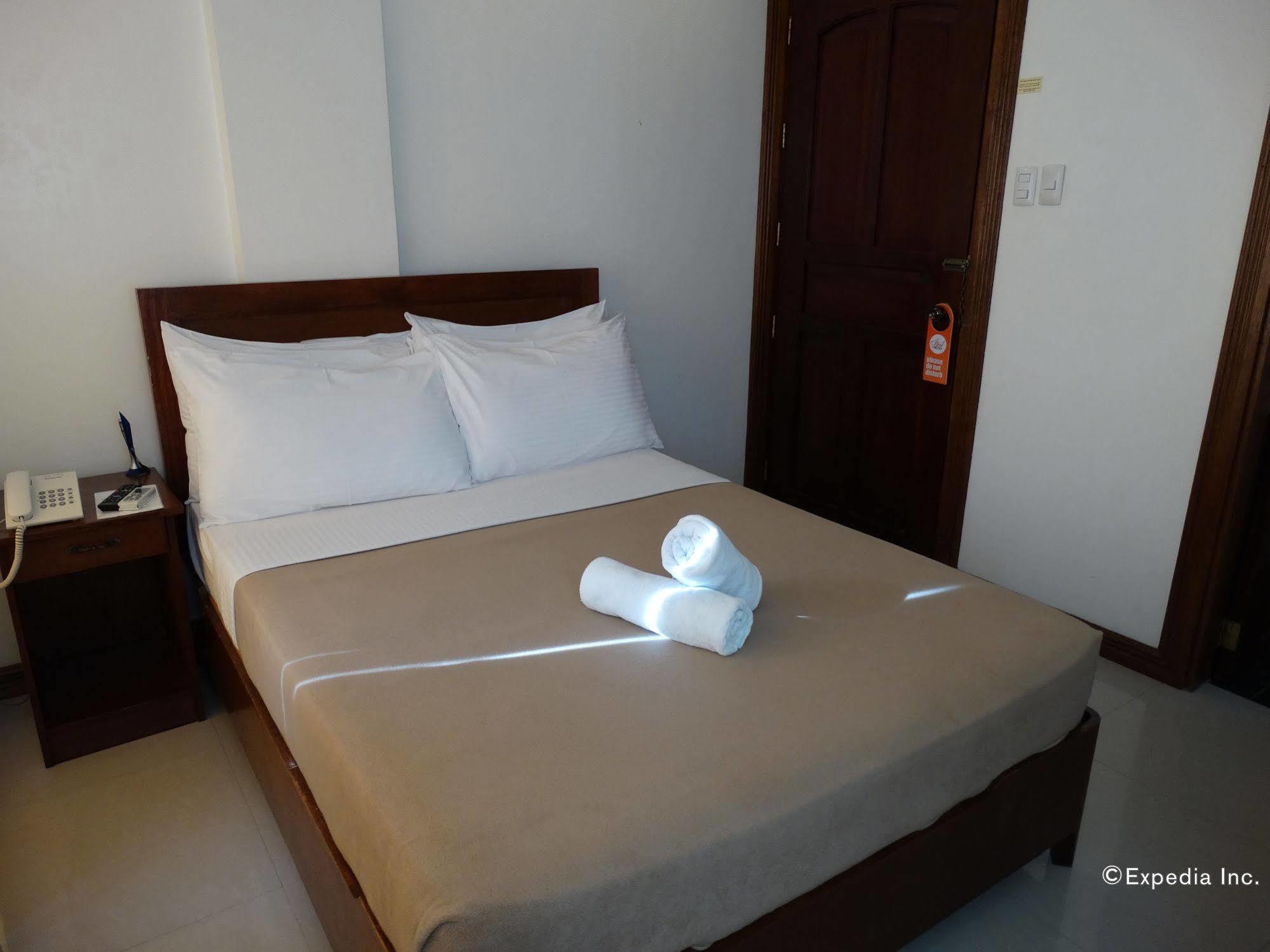 Ipil Suites Puerto Princesa Exterior foto