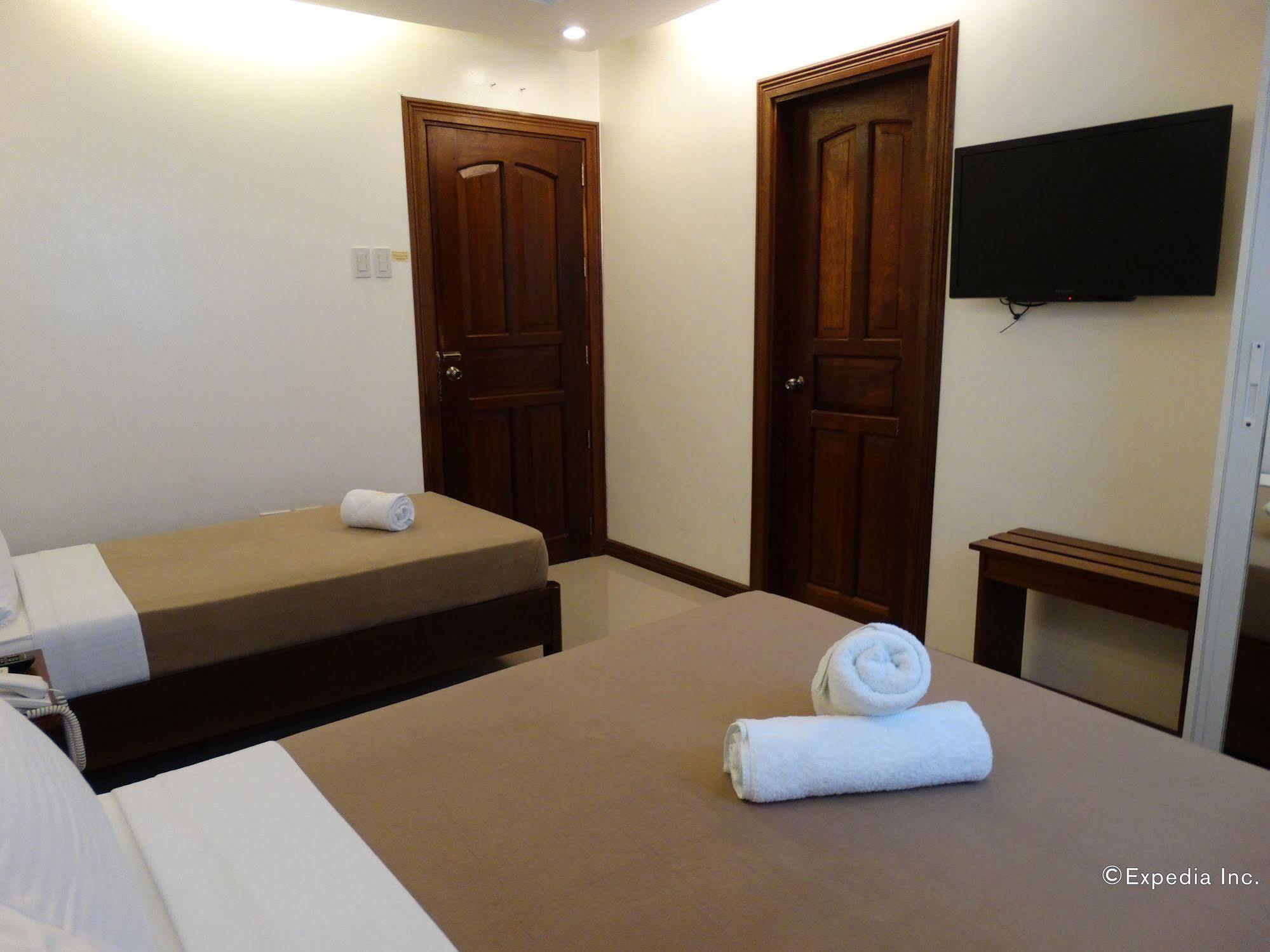 Ipil Suites Puerto Princesa Exterior foto