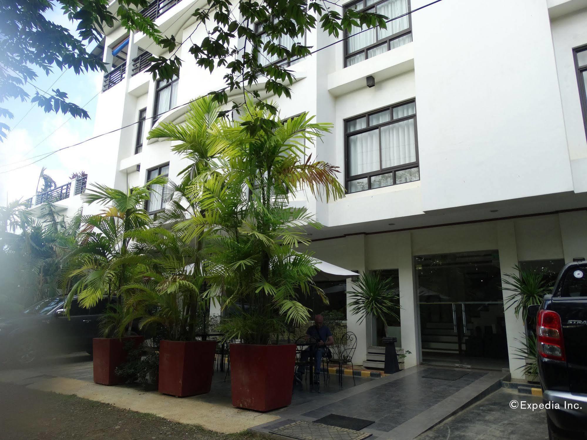 Ipil Suites Puerto Princesa Exterior foto